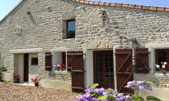 Bouin Apartment | comfortable apartment in rural french village
