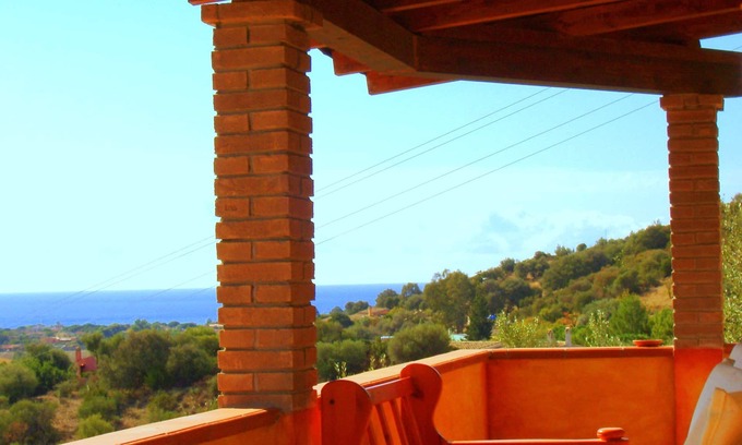 Solanas House | Comfortable apartment with private terrace near the sea, near Villasimiu