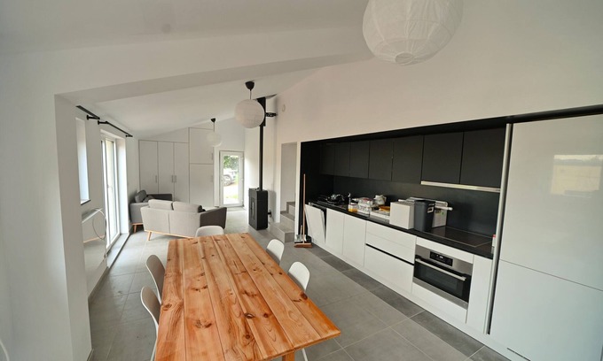 Virton House | Comfortable bungalow near Lake Rabais