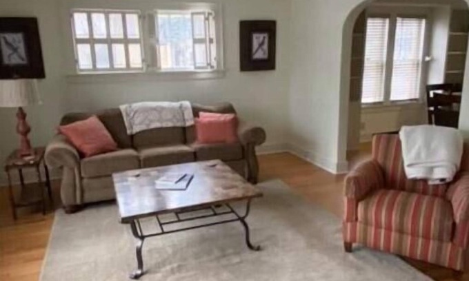 Manitowoc House | Comfortable Convenient Relaxing