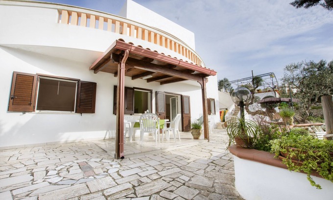 Torre Vado House | Comfortable cottage with large garden a stone's throw from the beaches of Salento