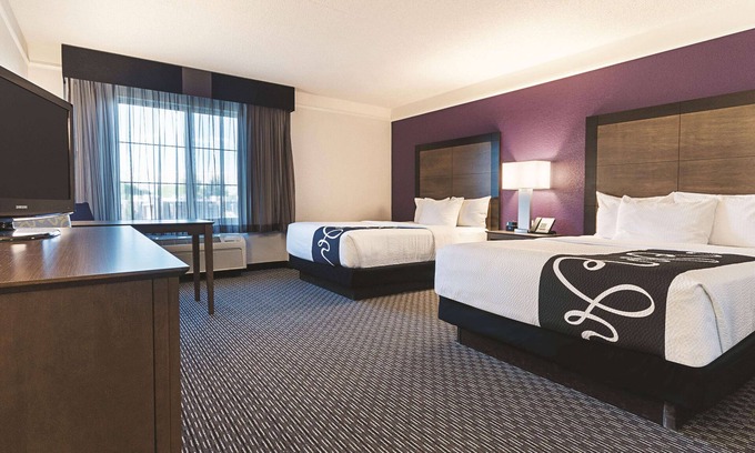 Grand Junction Hotel | Comfortable Double Room at La Quinta Inns & Suites, Pool, Near Redlands Mesa
