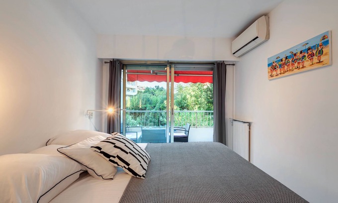 Cannes Apartment | Comfortable F2 quiet behind Martinez - private parking - fully equipped