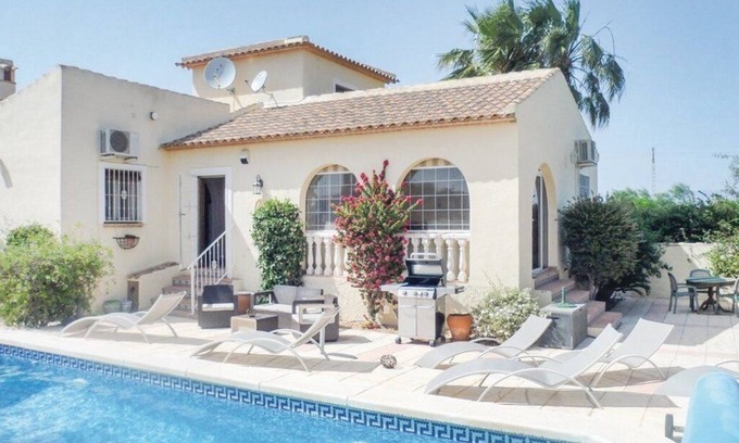 Almoradi Villa | Comfortable family villa with private heated pool for 8 people