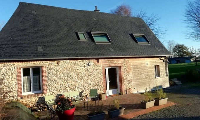 Bosville House | Comfortable farm cottage 10 minutes from the sea