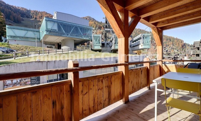 Grimentz Apartment | Comfortable flat for 4 à 5 people, living room with wood-burner, kitchen area with dishwasher, 1 dou