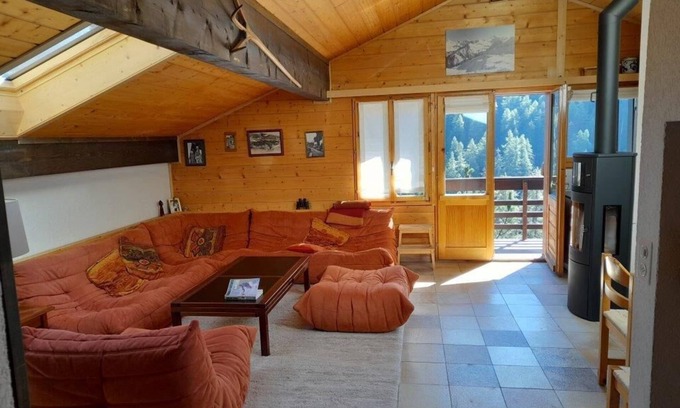 Grimentz Apartment | Comfortable flat for 7 people, living room with wood-burner, kitchen area with dishwasher, 1 double