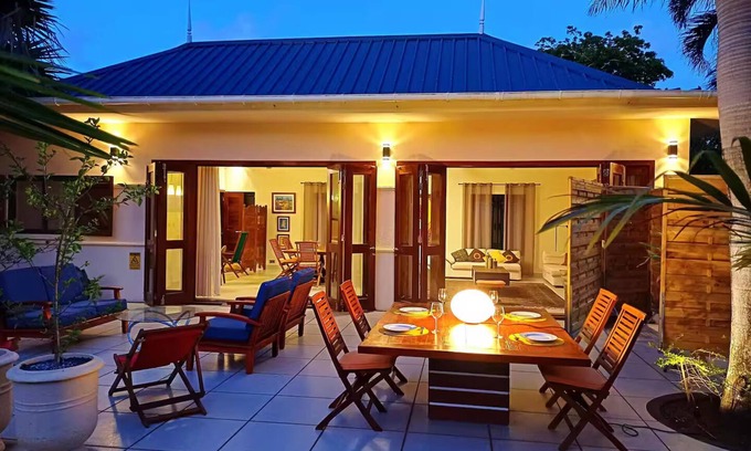 Calodyne House | Comfortable guest house with garden and pool