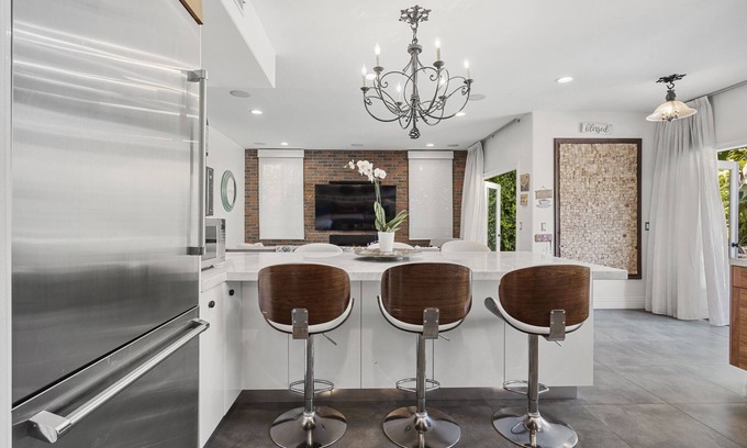 Sherman Oaks House | Comfortable Home w Pool & Hot Tub in the heart of trendy Sherman Oaks