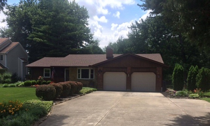 Jamestown House | Comfortable living area, 2 bedrooms, kitchen, hot tub - near Xenia/Cedarville