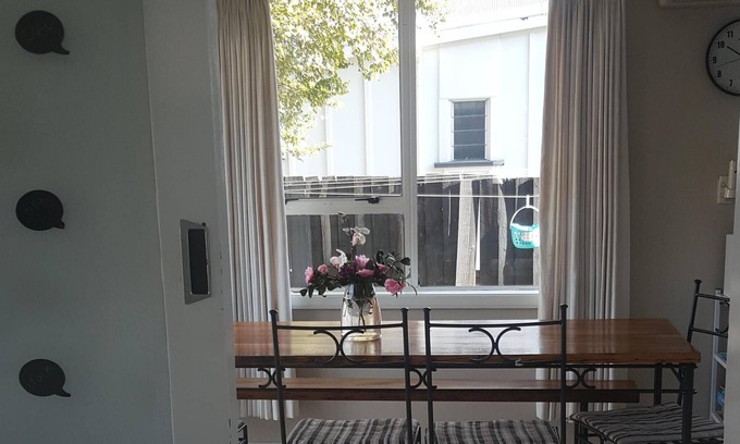 Christchurch House | Comfortable Family Friendly HOLIDAY BACH