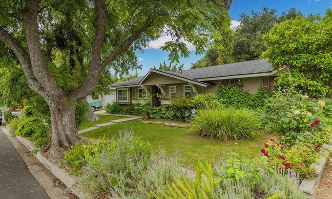 Ojai House | Comfortable, pet-friendly 2-bedroom plus office home in gorgeous Ojai. 30+days.
