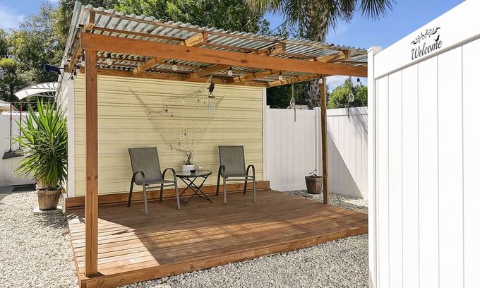 Bearss Plaza Apartment | Comfortable private room for two in Tampa: Villa Romantic.