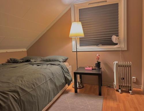 Osoyro House | Comfortable single room - double bed - private bathroom - Free parking - Shared kitchen - Bus stop and store 2 min walk