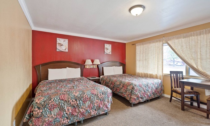 Beeville House | Comfortable Stay with Free Onsite Parking, Pet-friendly Accommodation