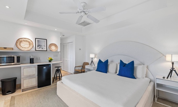 The Bight Condo | Comfortable Studio @ Yacht Club, 5 minute walk from Grace Bay Beach