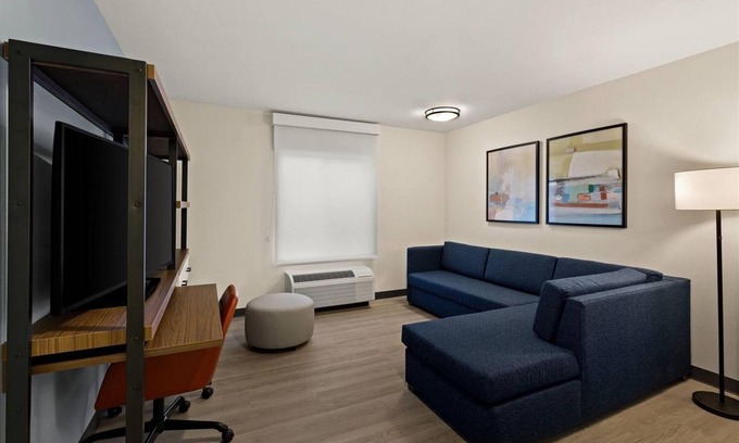 Newnan Hotel | Comfortable Suite w/Full Kitchen – Perfect for Families Visiting Newnan