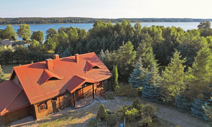 Zlocieniec House | Comfortable vacation home with lots of privacy and private access to a huge lake