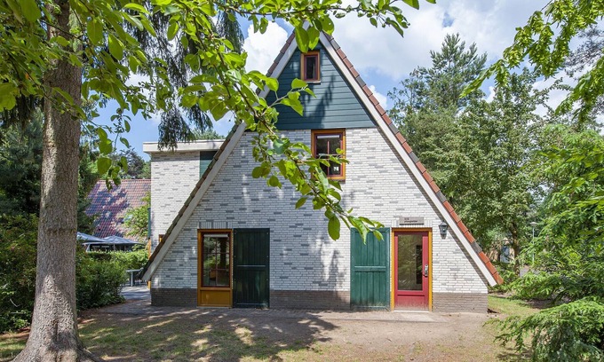 Municipality of Oosterhout Villa | Comfortable villa with whirlpool, close to a golf course