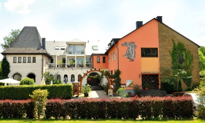 Longuich Bed & Breakfast | Comfortzimmer Groß - Gästehaus-gasthof "wein im Turm"