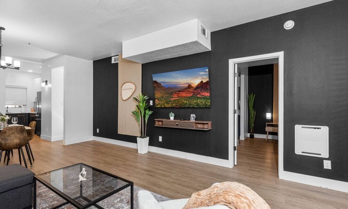 North Scottsdale Apartment | Comfy 2BD: Pickleball Ct, Heated Pool & Gym