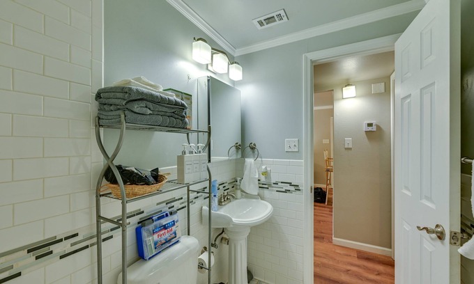 Nacogdoches Apartment | Comfy 2BR Retreat, Walk to SFA, Children & Pet-Friendly + Superhost Clean