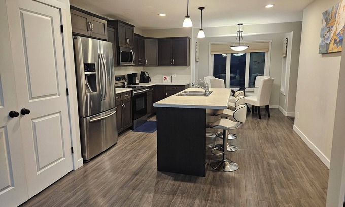 Regina House | Comfy 3-bedroom house in Harbour Landing, Regina.