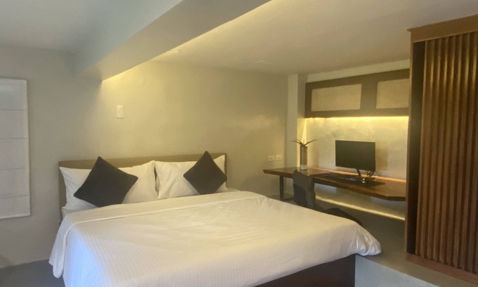 Tagaytay Cabin | Comfy and homey suite with kitchen and gazebos