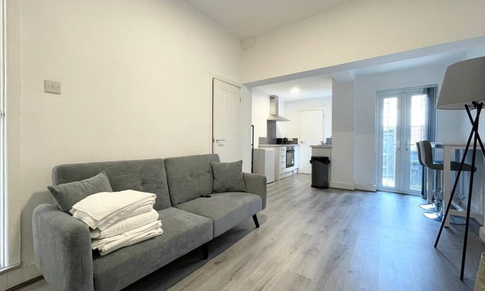 Birkenhead House | COMFY BEDS – EMERGENCY HOUSE