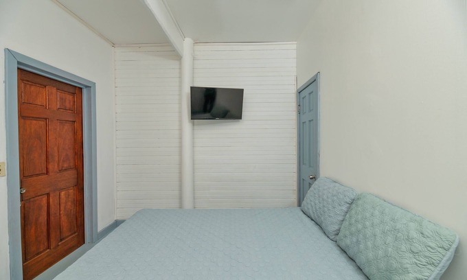 Gibson Bight Apartment | Comfy & Cozy Studio near Beaches & Downtown