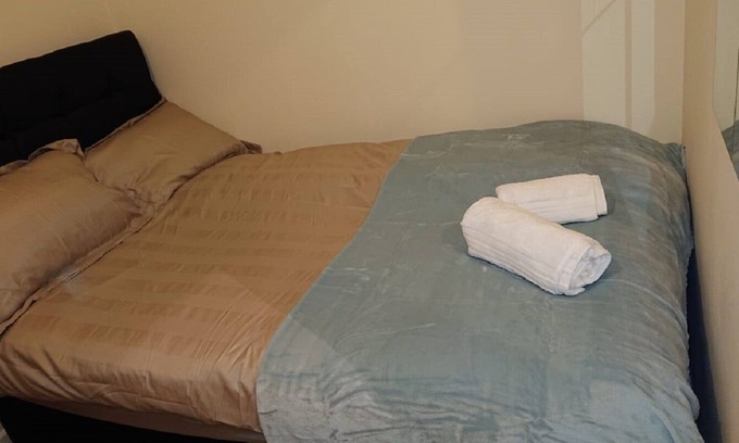 Coventry Bed & Breakfast | Comfy double bed GF near to Hospital/Uni/City Center