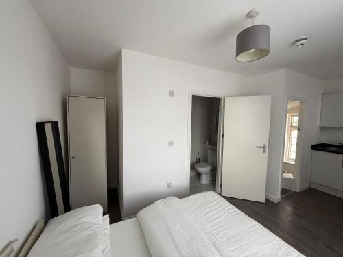 Chadwell House | Comfy family studio