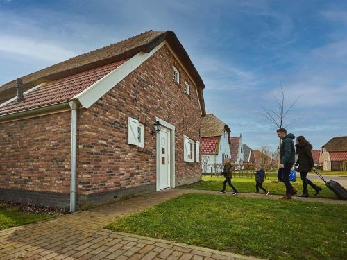 Roggel Villa | Comfy farmhouse villa in Limburg with Garden