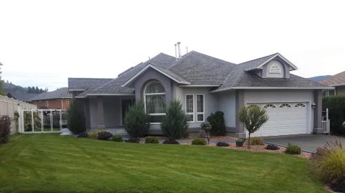 Okanagan-Similkameen Apartment | Comfy KING Bed, Large private Basement Suite, Smart TV in Penticton- city of PEACHES AND BEACHES