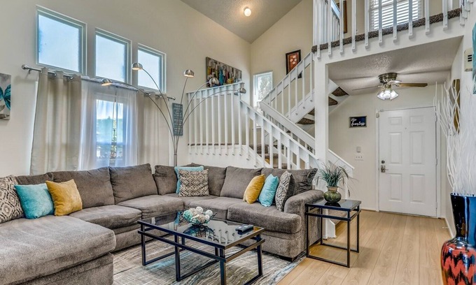 Highline Villages House | *Comfy & Relaxing Home* Close To Shopping Centers