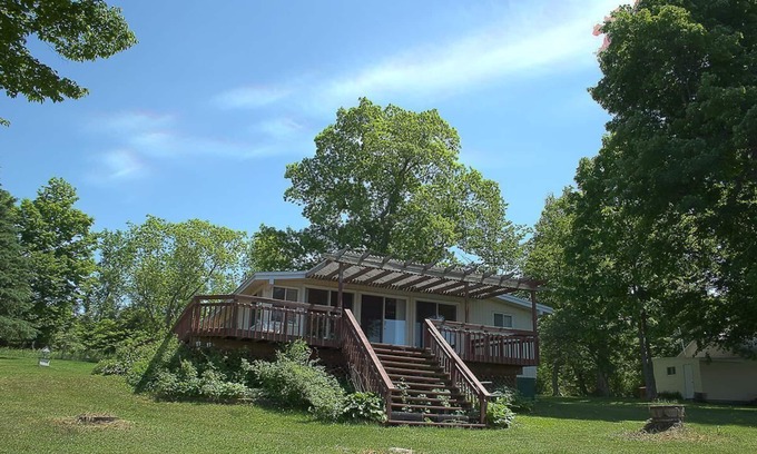 Dundee Cottage | Comfy St Lawrence getaway for Fisher or birdwatcher or for a family vacation