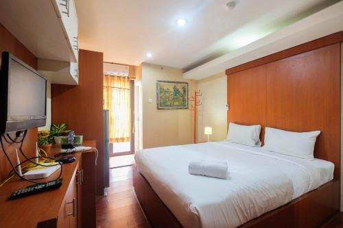 Kebagusan Apartment | Comfy Studio Room Apartment at Kebagusan City By Travelio