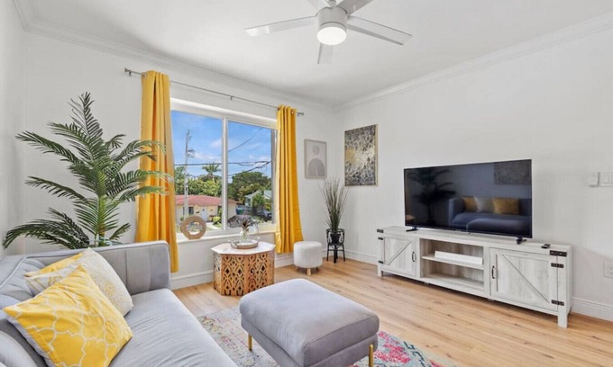 Coral Way Apartment | Comfy & Updated Apartment minutesaway from Airport