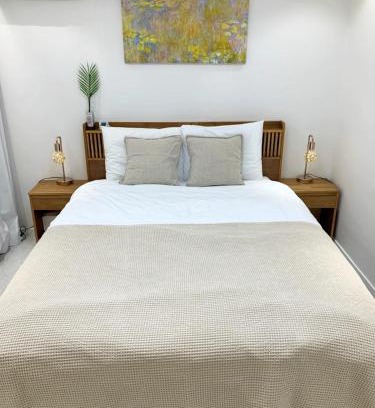 Gwanak-gu Apartment | Comma 2, Cozy Semi-basement