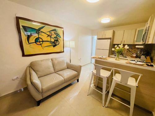 Bucana Apartment | Compact Haven with Private Entrance and FREE Parking and Laundry