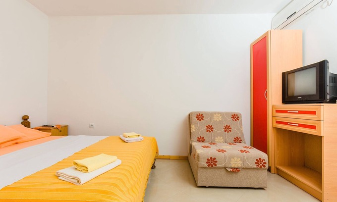 Tomicici Apartment | Compact studio near the sea