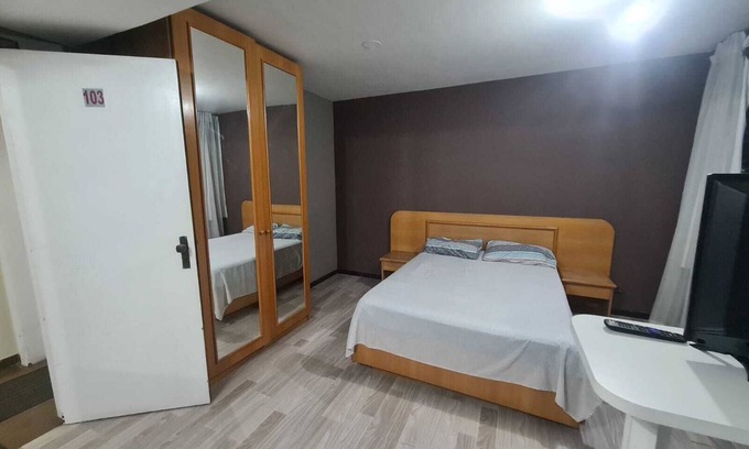 Matriz RV Rental | Complete Apt in Center Curitiba Facing Shopping Mueller