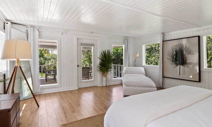 Gregory Town Villa | Complimentary Concierge + Private Beach + Gaulding Cay + Chef Services