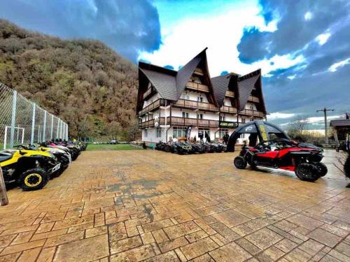 Turnu Ruieni House | CONACUL VANATORULUI, Borlova - MUNTELE MIC - Enduro Base
