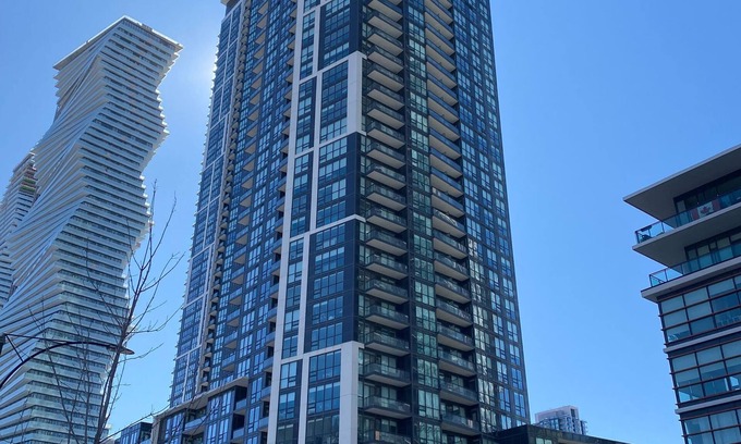 Mississauga Apartment | Condo Centrally Located in Downtown Mississauga