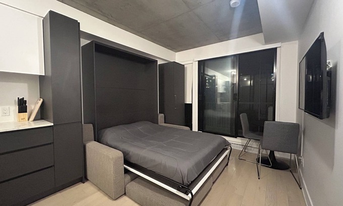 Griffintown Condo | Condo downtown Montreal-Fast wifi