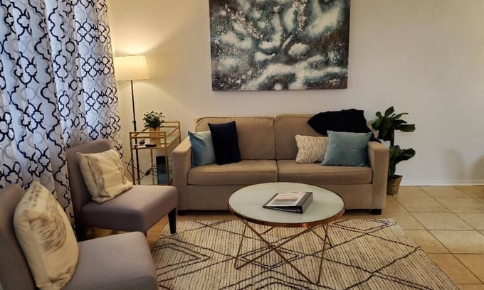 Riverside Condo | Condo near Downtown Austin