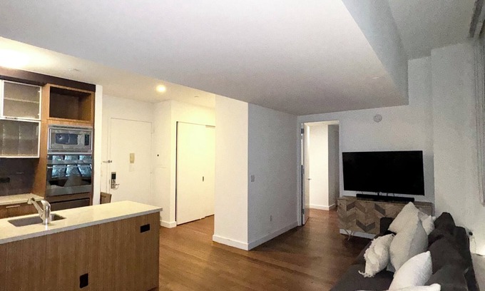 Hell's Kitchen Condo | Condo on 42nd street! NYC, Manhattan