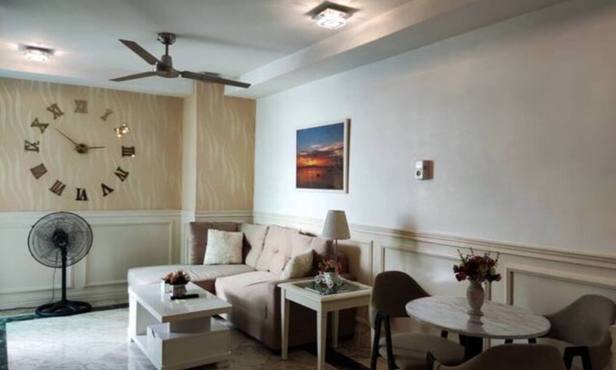 Ermita Night District Condo | Condo with balcony and bay view in malate, manila