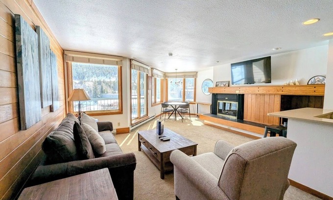 Lakeside Village Condo | Condo with pool and hot tub onsite & free shuttle